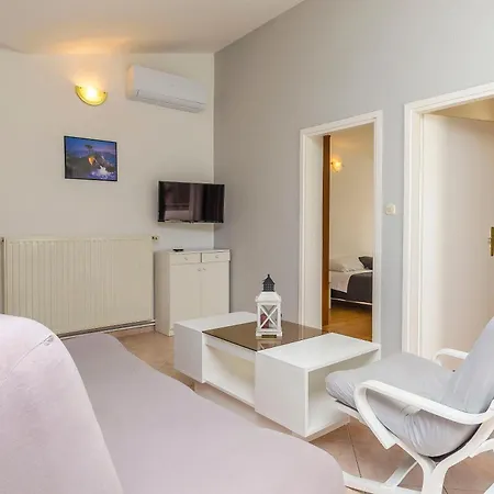Manda Apartment *