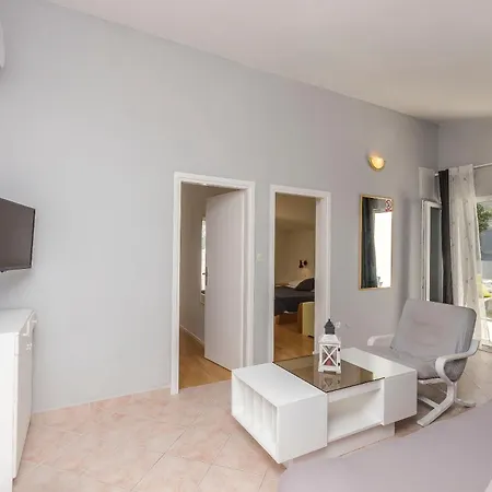 Manda Apartment